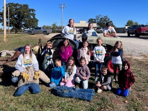 MCHS FFA Students with Mrs. Moots Kindergarten Class