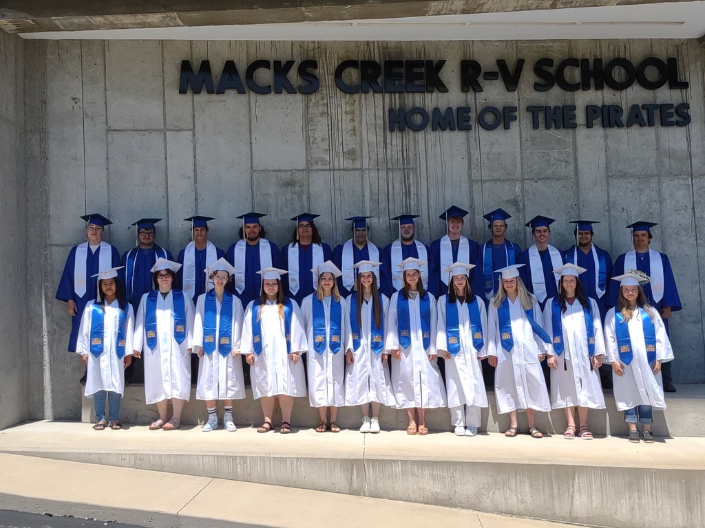Macks Creek Graduating Class of 2022